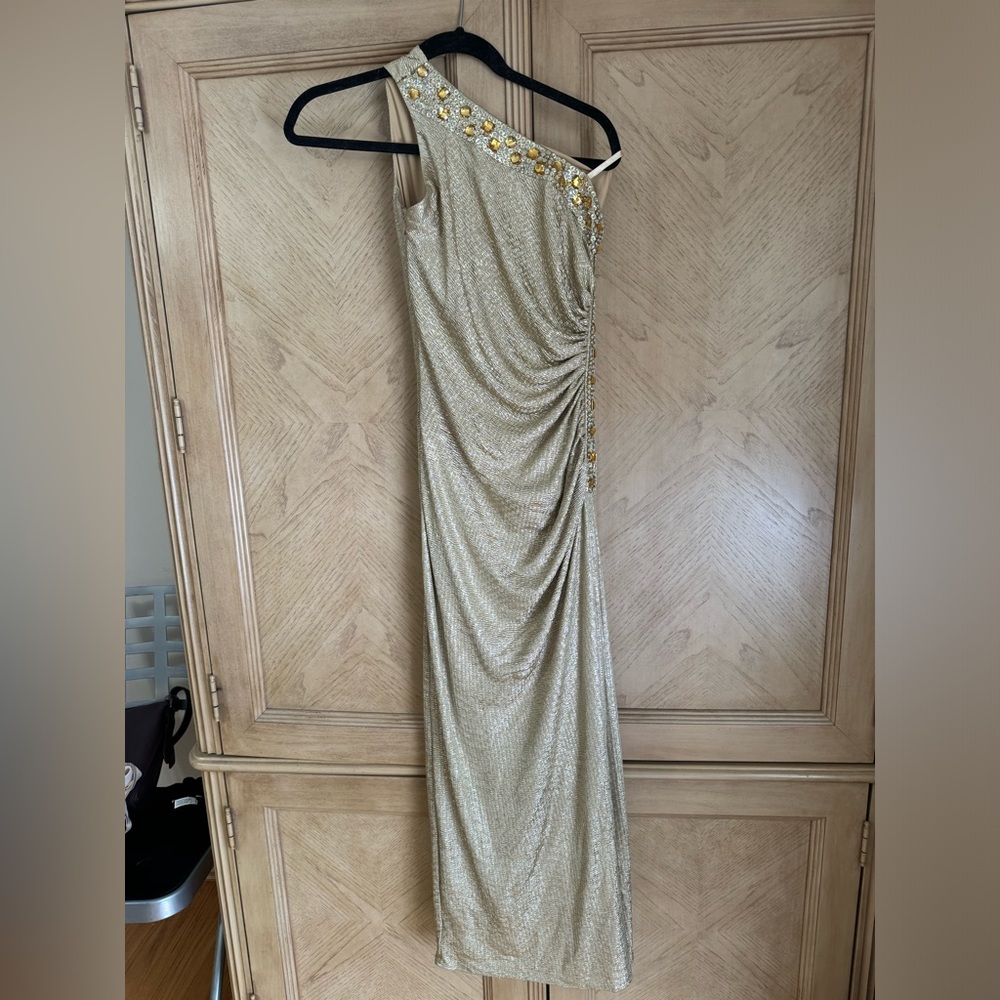 Gold gown - Picture 3 of 6